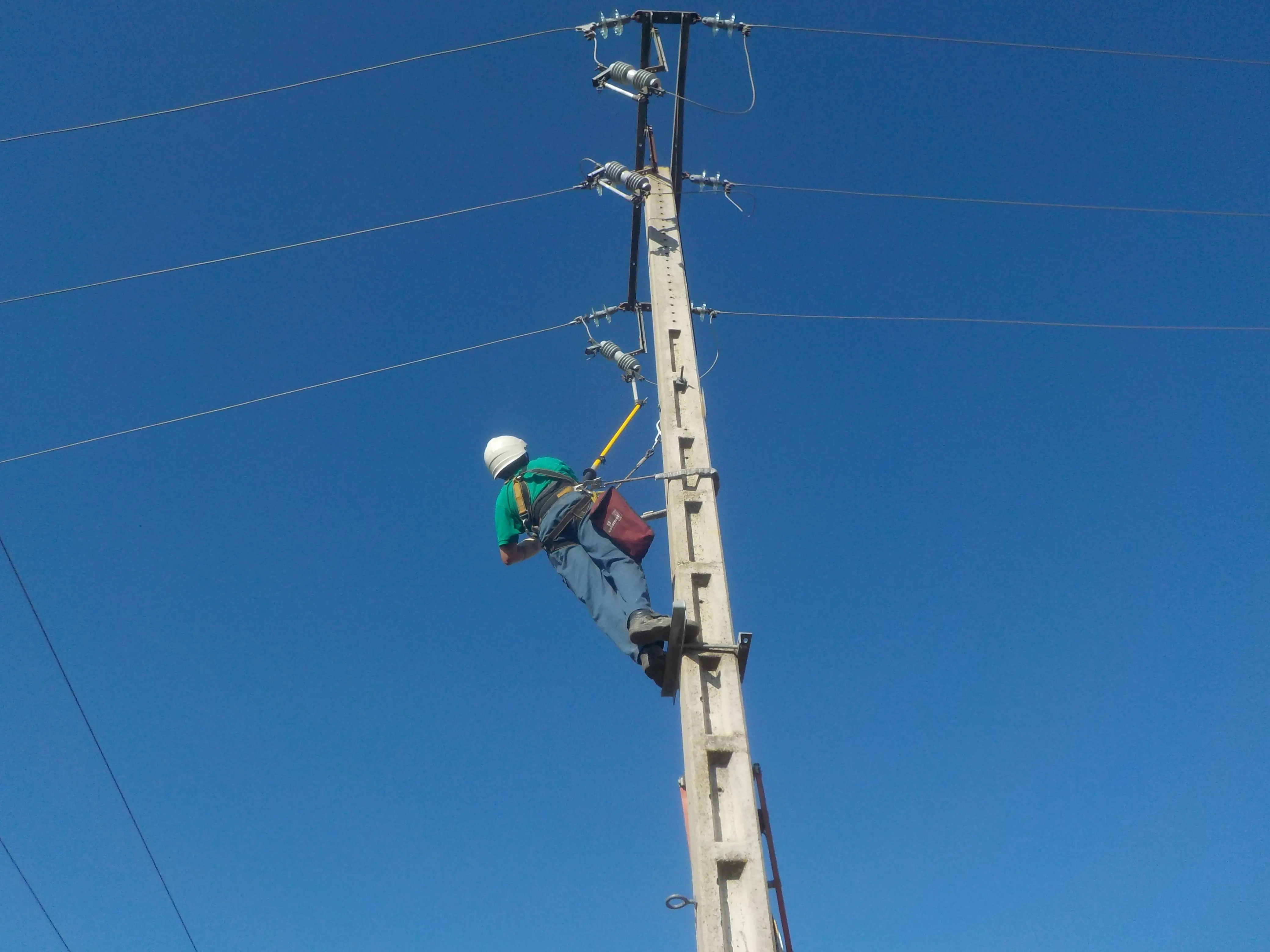 Montajes en alta y baja tensión - Andrés y Lajo (1/10)