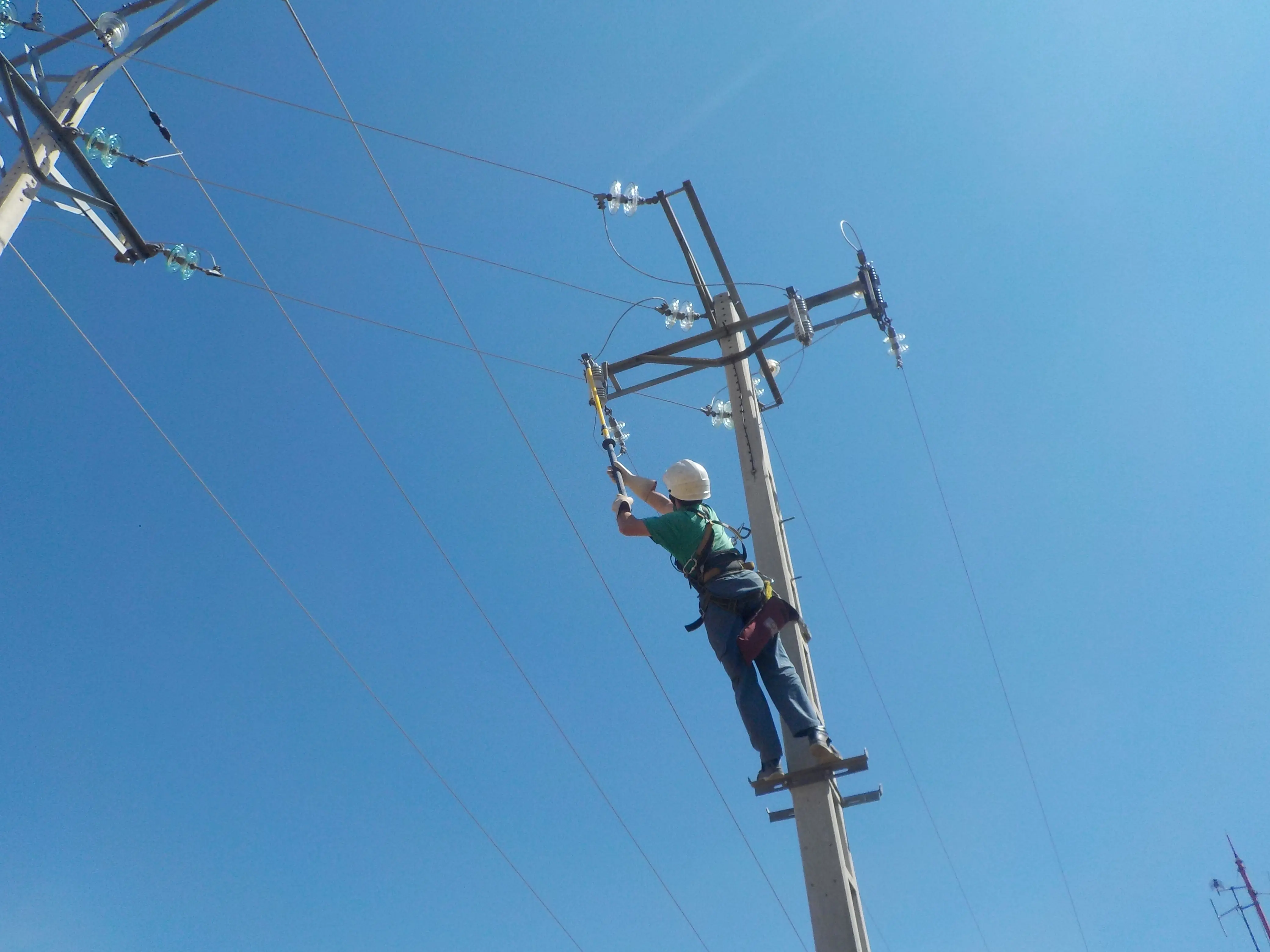 Montajes en alta y baja tensión - Andrés y Lajo (5/10)